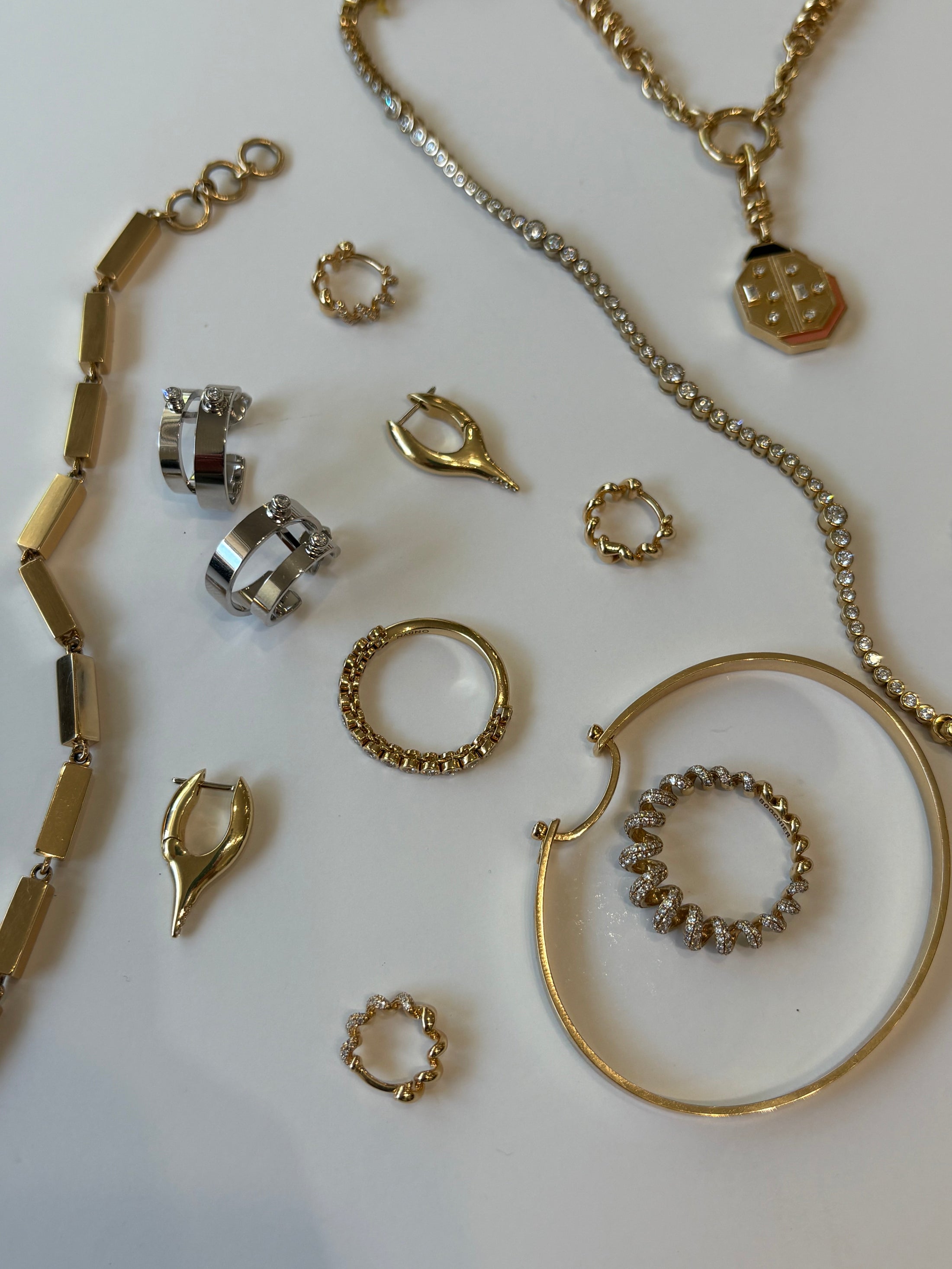 Casually-Chic Squash Blossom Vail