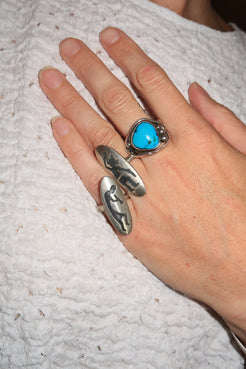 Bisbee Bob Ring Very Nice Turquoise Bisbee Bob Ring Very Nice Turquoise Native American Collection Native American Collection  Squash Blossom Vail