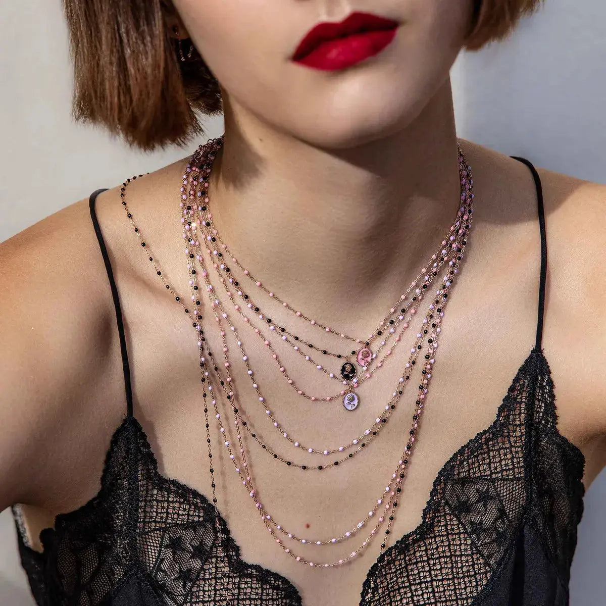 Classic Gigi Fuchsia resin yellow gold necklace - Squash Blossom Vail