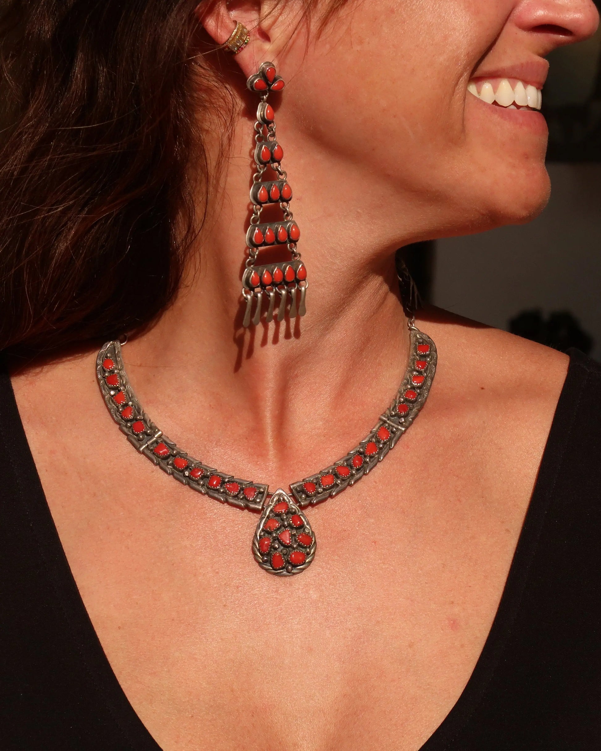 Navajo Hinged Necklace Coral, Very red Navajo Hinged Necklace Coral, Very red Native American Collection Native American Collection  Squash Blossom Vail