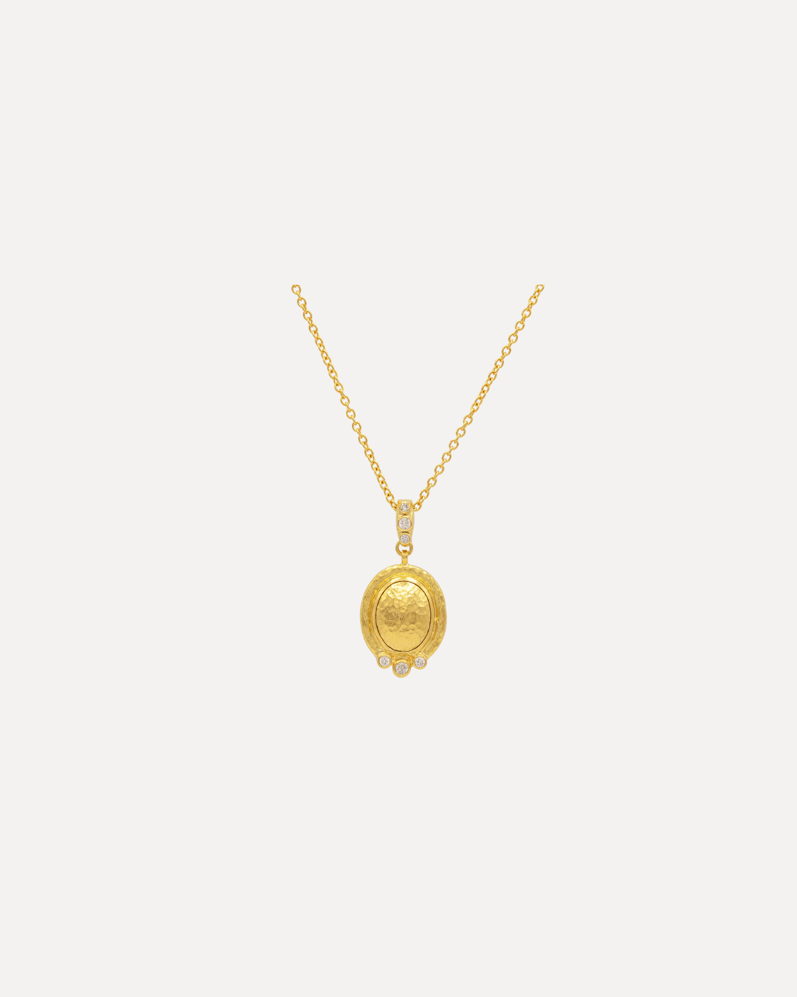Amulet pendant with chain