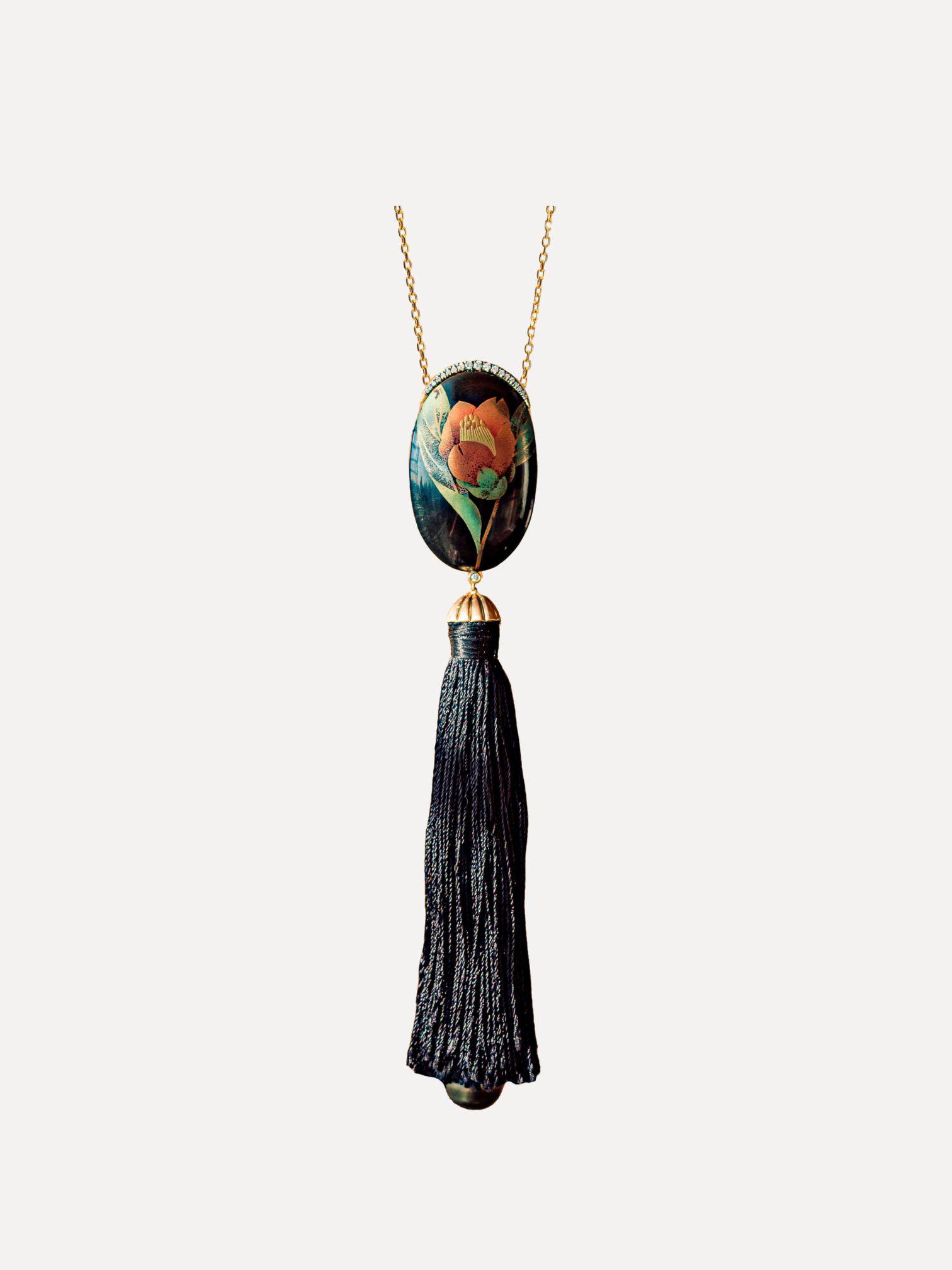 Lacquer with rose pattern and silk tassel