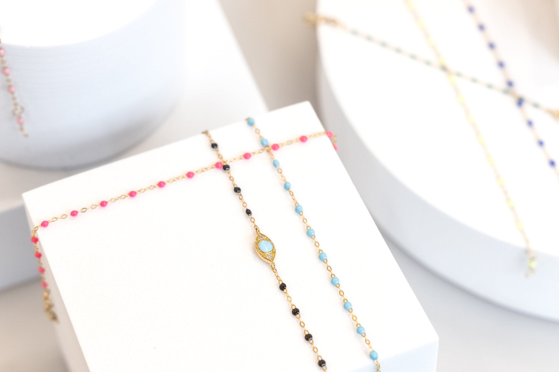 Classic Gigi Pink resin yellow gold necklace Classic Gigi Pink resin yellow gold necklace Gigi Clozeau Gigi Clozeau  Squash Blossom Vail